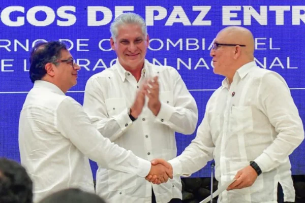 Gobierno de Colombia y guerrilla del ELN acordaron cese del fuego por seis meses