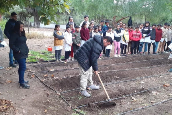 Harán huertas agroecológicas y compostaje en las Escuelas