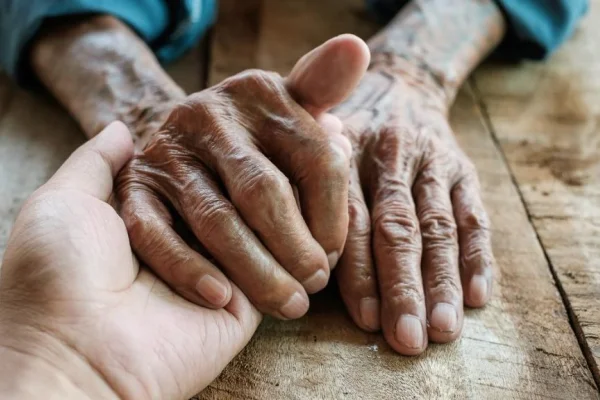 En La Rioja se registran entre 3 y 4 casos de abandono a personas mayores por semana