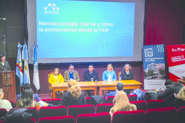 UNLAR: dictaron charla sobre Nanotecnología