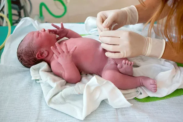 Primer bebé con un método de fertilización argentino