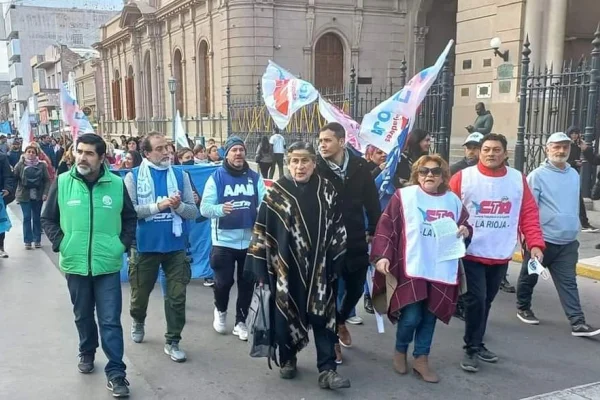 Multitudinaria marcha en La Rioja condenó los actos violentos en Jujuy