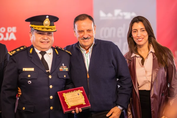 El gobernador Ricardo Quintela puso en funciones a la nueva Plana Mayor de la Policía