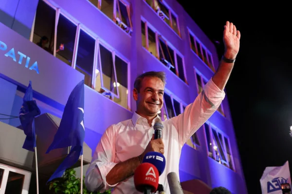 Elecciones en Grecia: el amplio triunfo de Kyriakos Mitsotakis le garantiza la mayoría parlamentaria