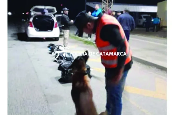 Riojanos involucrados en un control policial antidrogas
