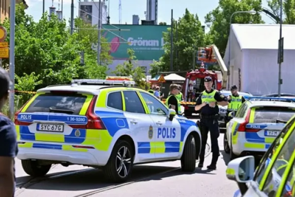 Terror en una montaña rusa de Suecia: un vagón descarriló y murió un pasajero