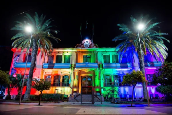 Iluminarán la Casa de Gobierno con los colores de la bandera del Orgullo