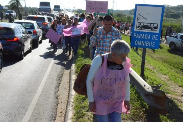 Un mes sin Cecilia Strzyzowski: se realiza una nueva marcha en el puente que une Chaco con Corrientes