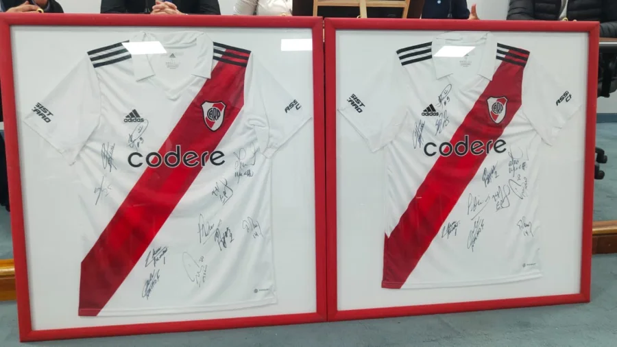 Se sortearán dos camisetas firmadas por jugadores de River y su DT