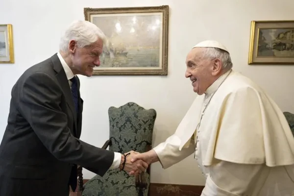 El Papa Francisco recibió a Bill Clinton en el Vaticano