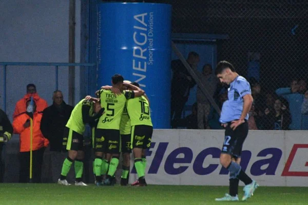 Belgrano cayó ante Barracas Central y perdió un invicto de 11 meses en Alberdi
