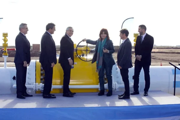El Gobierno inauguró el gasoducto Néstor Kirchner con llamado a 