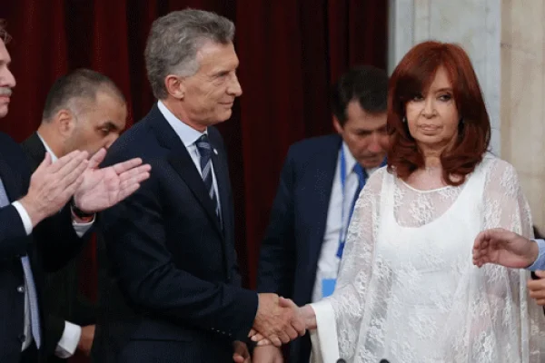 Nuevo cruce: Mauricio Macri respondió y Cristina Kirchner volvió a tuitear