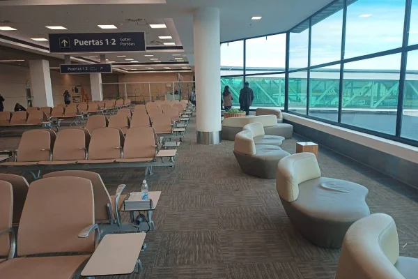 Una empresa de viaje de egresados se olvidó a un alumno en el aeropuerto de Bariloche