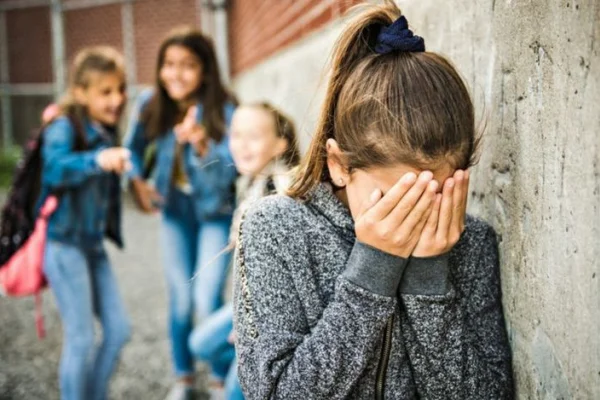 Una escuela deberá pagarle $6.5 millones a una alumna víctima de bullying