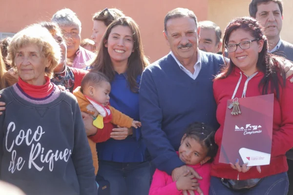 Entregaron nuevas casas para 15 familias de Aimogasta