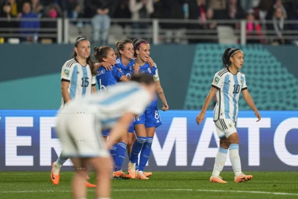 La Selección argentina no pudo con Italia y perdió 1 a 0 en el debut