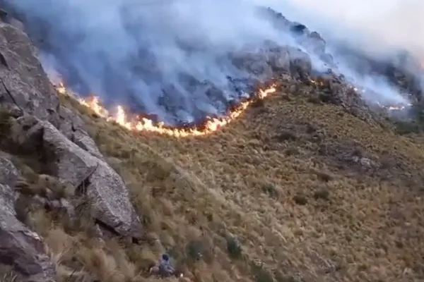 Incendio en el Cerro Uritorco: habló la turista que mostró en un video el inicio de las llamas