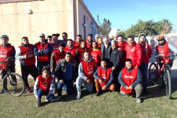 “Chalecos rojos” colaboran en la refacción de la capilla Cristo Rey