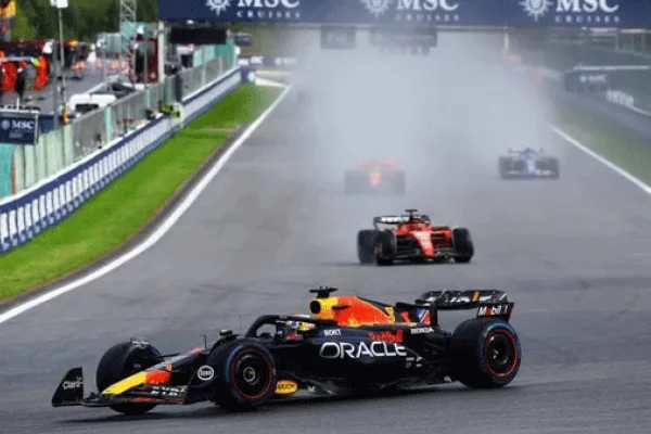  Max Verstappen ganó la carrera sprint del GP de Bélgica en una lluviosa tarde