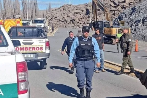 Un cerro de desmoronó en Neuquén: hay cuatro heridos