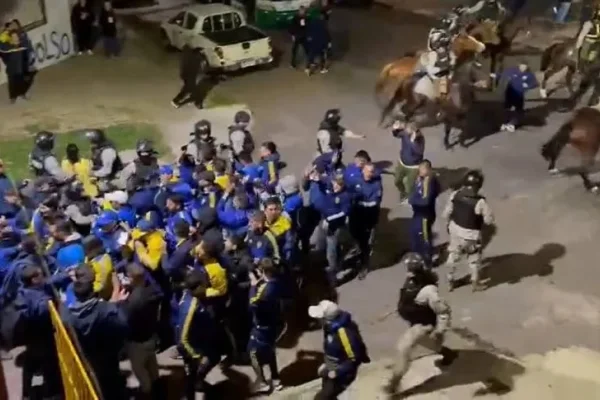 Incidentes entre los hinchas de Boca y la Policía en la previa contra Nacional