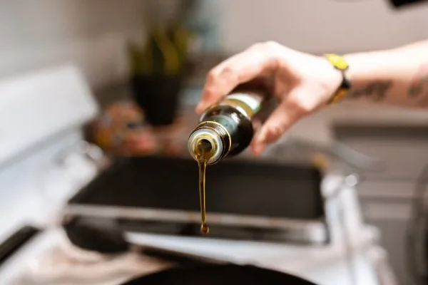 La ANMAT prohibió la venta de un aceite de oliva riojano: cuál es