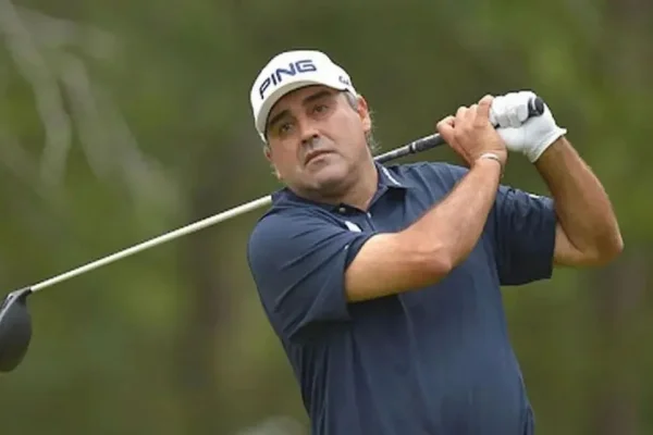 Otorgan la libertad condicional al golfista Ángel Cabrera