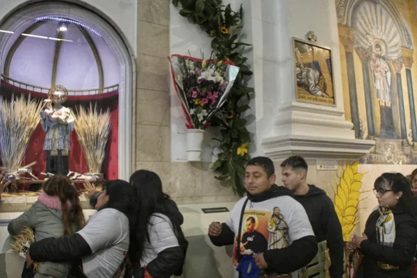 San Cayetano: miles de fieles se acercan para comenzar la vigilia