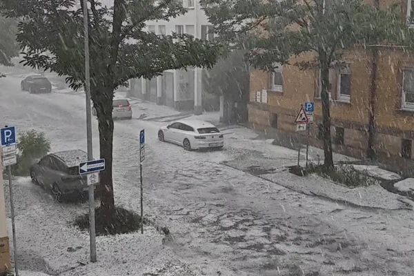 La impactante tormenta de granizo que cubrió de blanco a una ciudad alemana