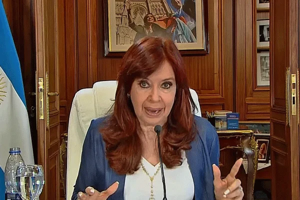 Cristina Kirchner cruzó a Mauricio Macri por el FMI: 