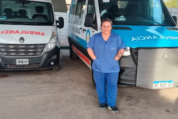 Pasó de barrer calles y trabajar en un taller a ser la primera mujer chofer de ambulancia de La Pampa