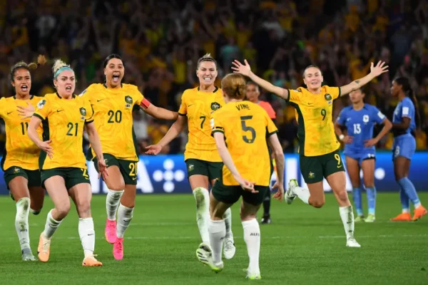 La anfitriona Australia derrotó por penales a Francia y llega por primera vez a semis del Mundial femenino