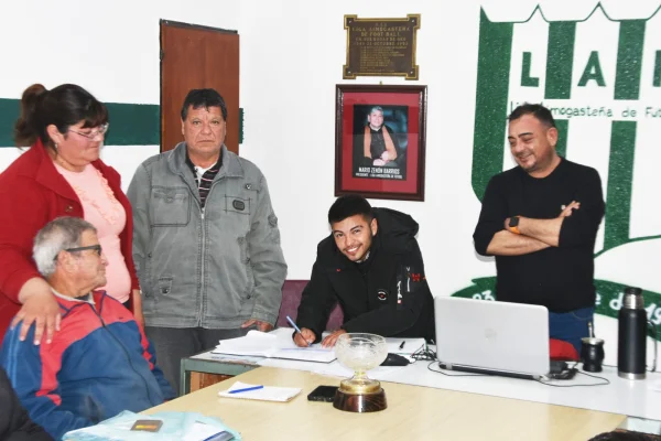 Félix Zurita, el primer futbolista transgénero en un campeonato oficial