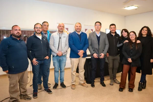 Entregan certificados a primera promoción de Curso de Oficios