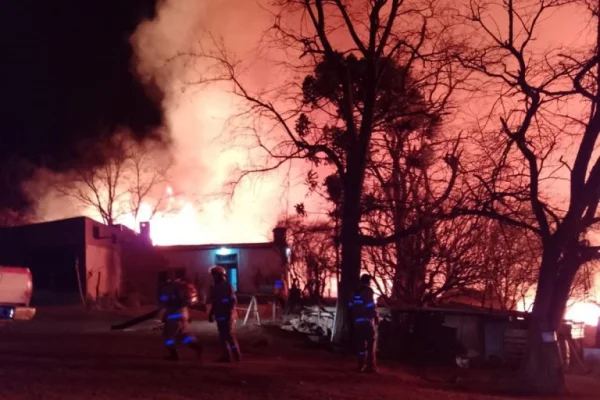 Un incendio forestal azota a San Luis: vecinos tuvieron que ser evacuados
