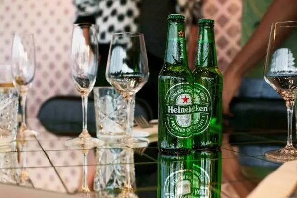 Heineken vendió su negocio en Rusia por 1 euro, y asume pérdidas de 300 millones