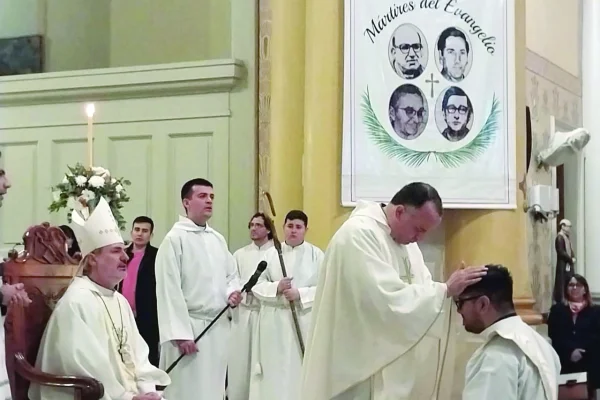 La diócesis riojana ordenó a un nuevo sacerdote