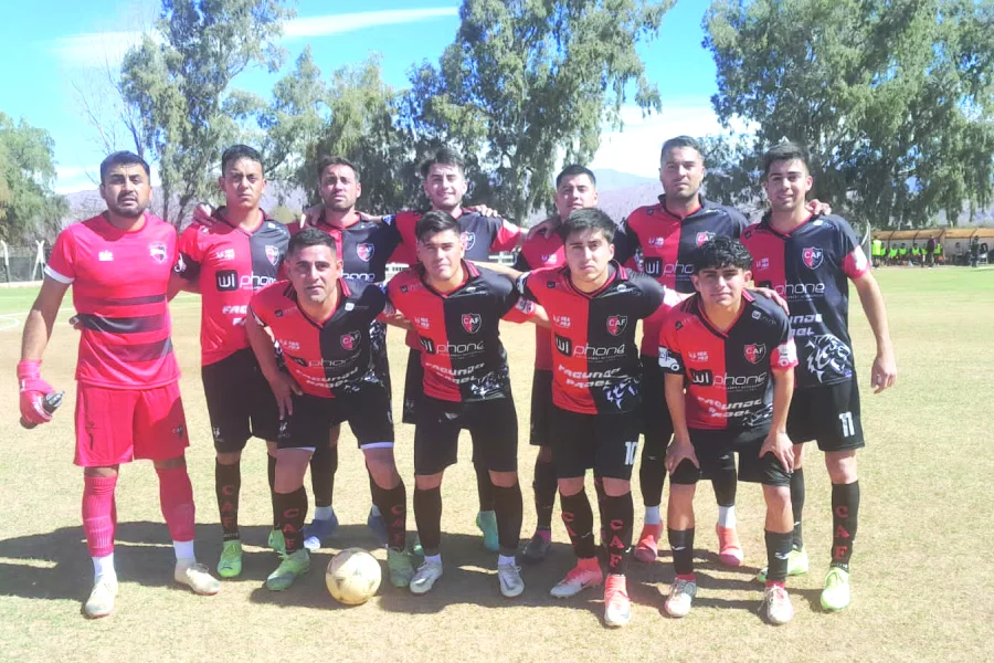 Facundo goleó a Libertad y llegó a la cima. Facundo goleó a Libertad y llegó a la cima.