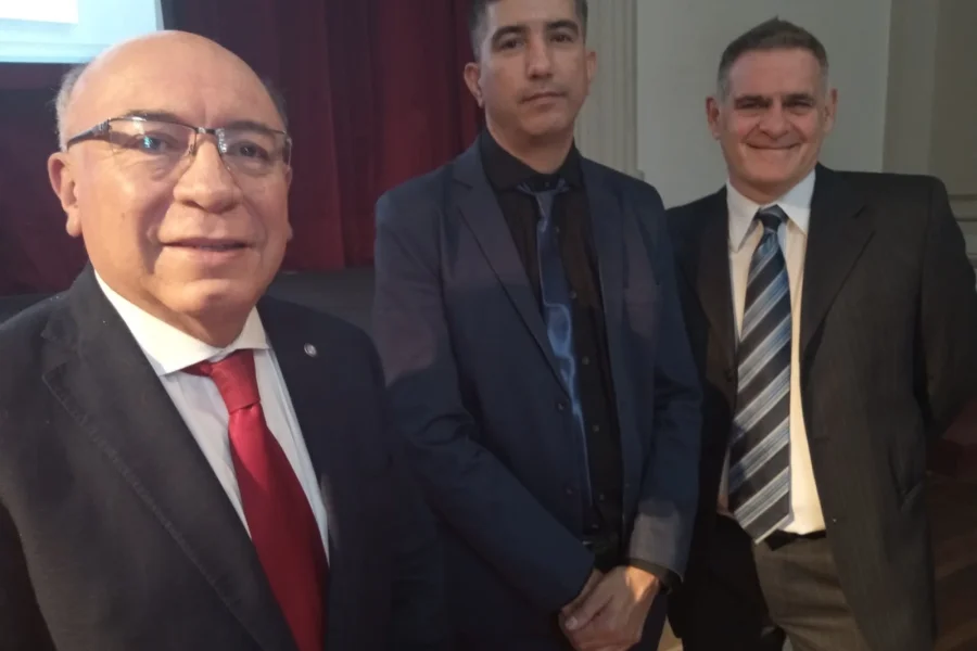 Piedrabuena con los dos profesionales Piedrabuena con los dos profesionales