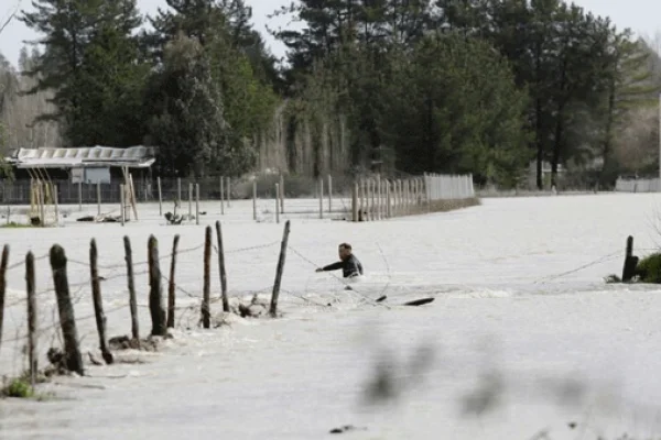Fuertes lluvias al sur de Chile dejan daños por 1.000 millones de dólares al agro