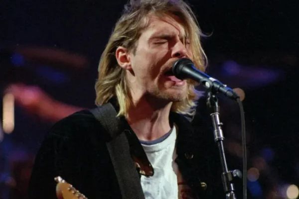Una guitarra vintage, sólo intervenida por Kurt Cobain, fue subastada por una fortuna