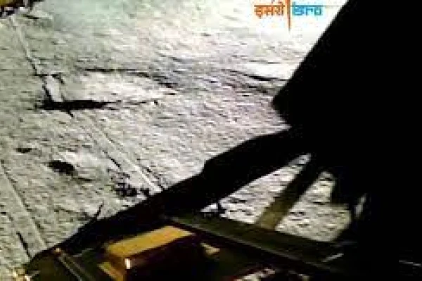 Pragyaan, el robot móvil de la India, realizó su primer gran descubrimiento en el polo sur de la Luna