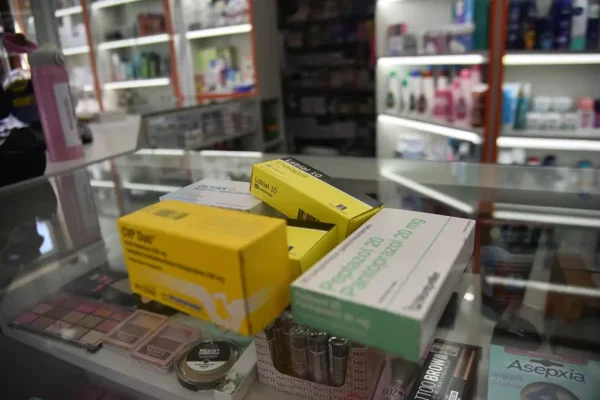 Tras la devaluación, los medicamentos subieron un 27% y las farmacias advierten que tienen problemas financieros