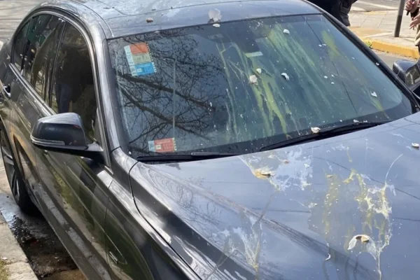 Vecinos atacaron el auto del cirujano Aníbal Lotocki