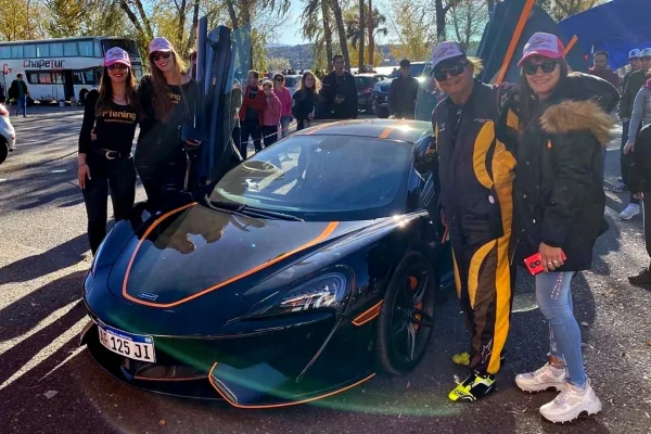Viral: quién es el ostentoso empresario dueño de un McLaren de USD 700.000 que casi queda atrapado en los baches de Catamarca