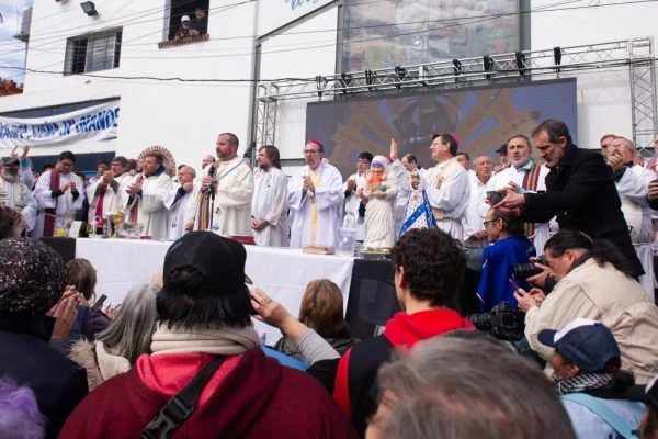 La Iglesia hizo una misa en desagravio al Papa y remarcó la importancia del Estado