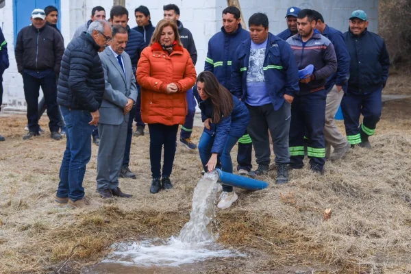 Quintela visitó perforación que abastecerá de agua a barrios