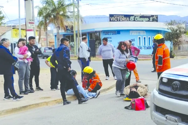 Motociclistas con lesiones en dos colisiones vehiculares