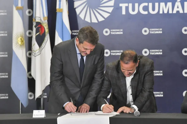 Quintela firmó convenios con Massa en Tucumán